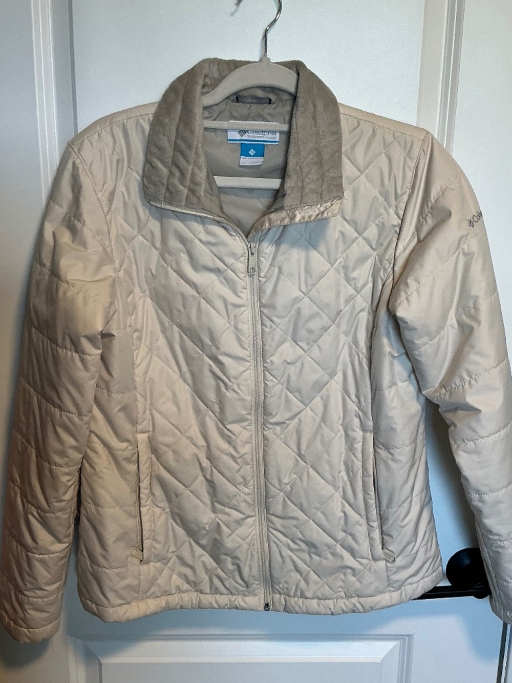 Columbia Women’s lightweight short coat, EUC, L